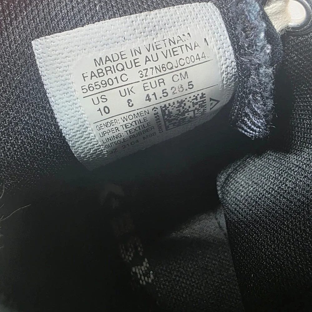 Converse Chuck Taylor All Star Lugged High Top Black Platform Sneakers 10 - Picture 6 of 8